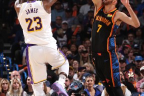 爱游戏全站 -意大利杯清晨再迎强敌，俄克拉荷马雷霆回应争议，主帅态度：目标明确，轮换策略成焦点的简单介绍